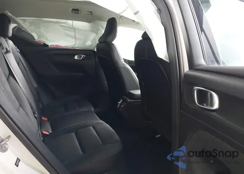 2024 Volvo Xc40 B5 Ultimate Bright Theme z USA, uszkodzony, nr VIN YV4L12UF2R2208237